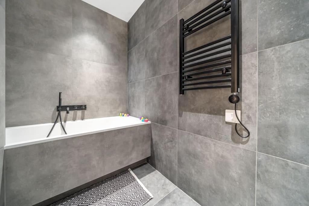 Trendy 2 Bedroom 2 Bathroom Apartment Minutes From Seafront In St Leonard'S Hastings St Leonards-on-Sea Ngoại thất bức ảnh